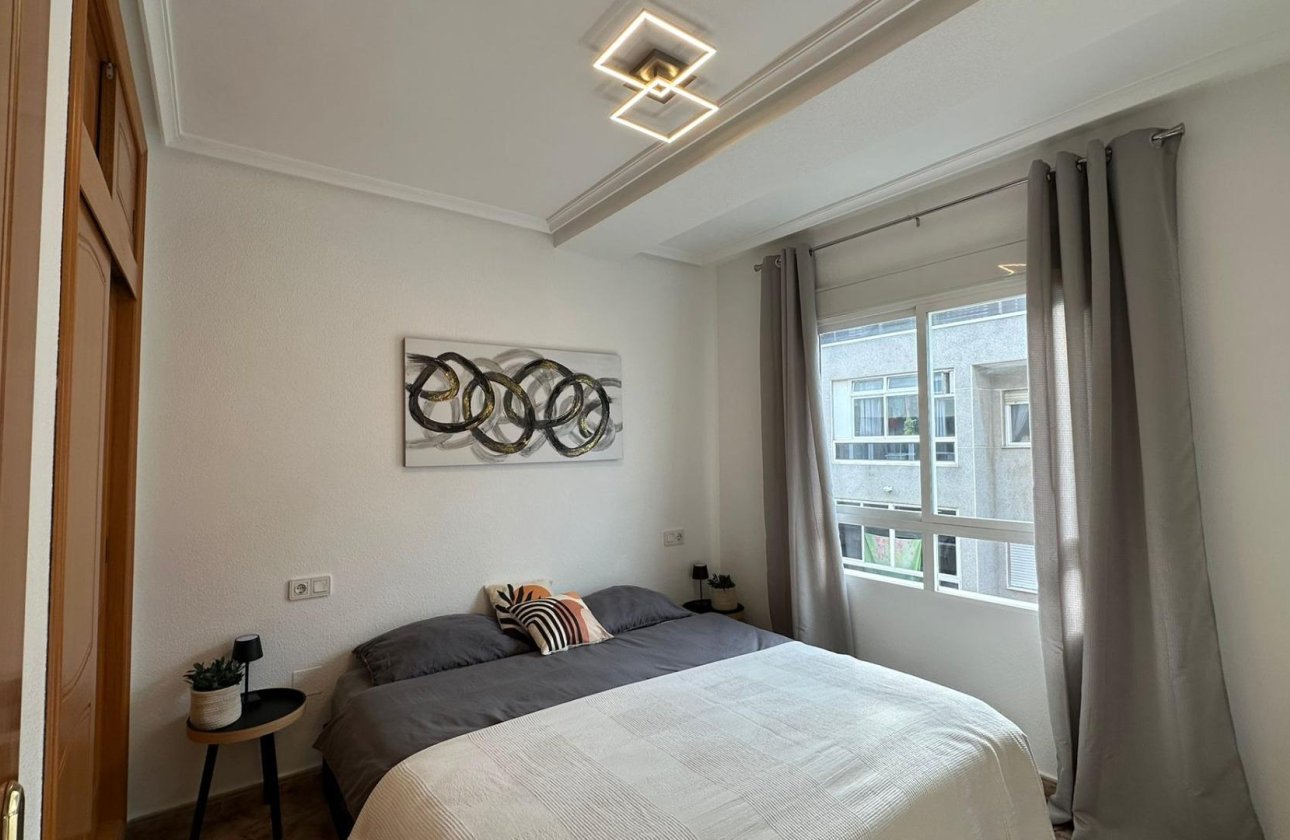 Herverkoop - Appartement -
Torrevieja - Estacion De Autobuses