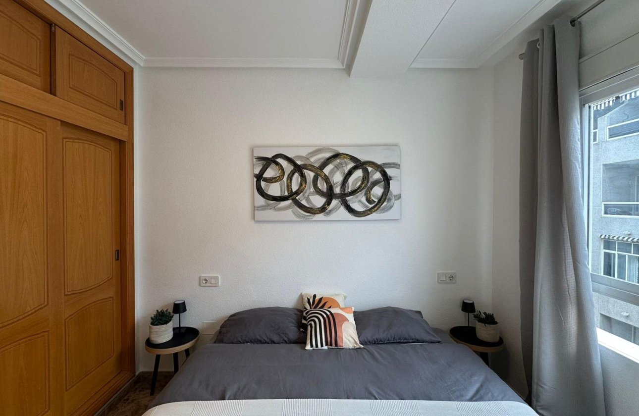 Herverkoop - Appartement -
Torrevieja - Estacion De Autobuses