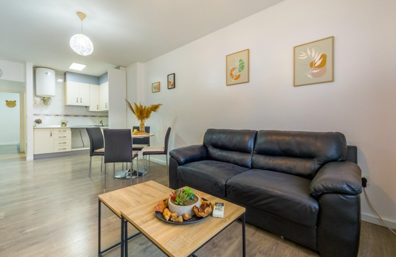 Herverkoop - Appartement -
Torrevieja - Estacion De Autobuses