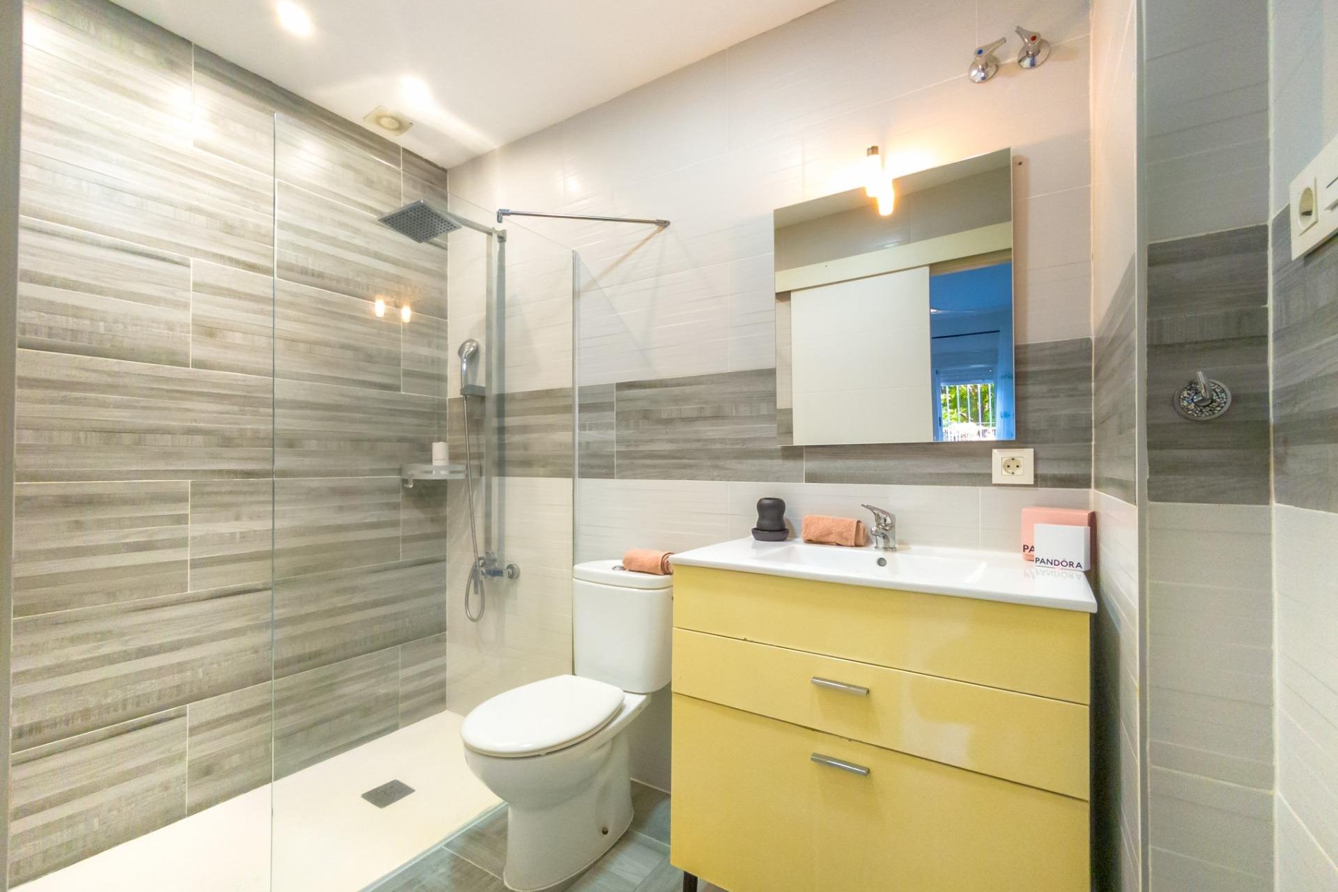 Herverkoop - Appartement -
Torrevieja - Estacion De Autobuses