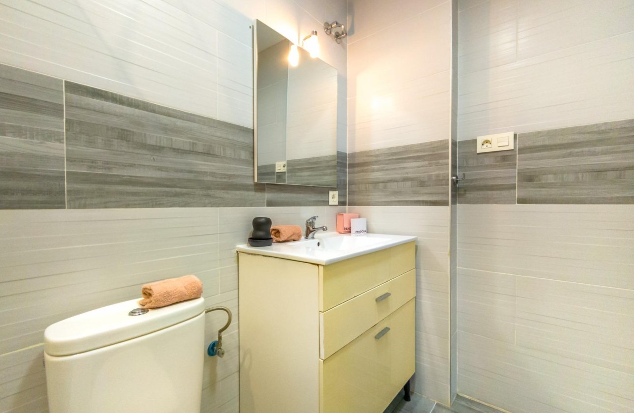 Herverkoop - Appartement -
Torrevieja - Estacion De Autobuses