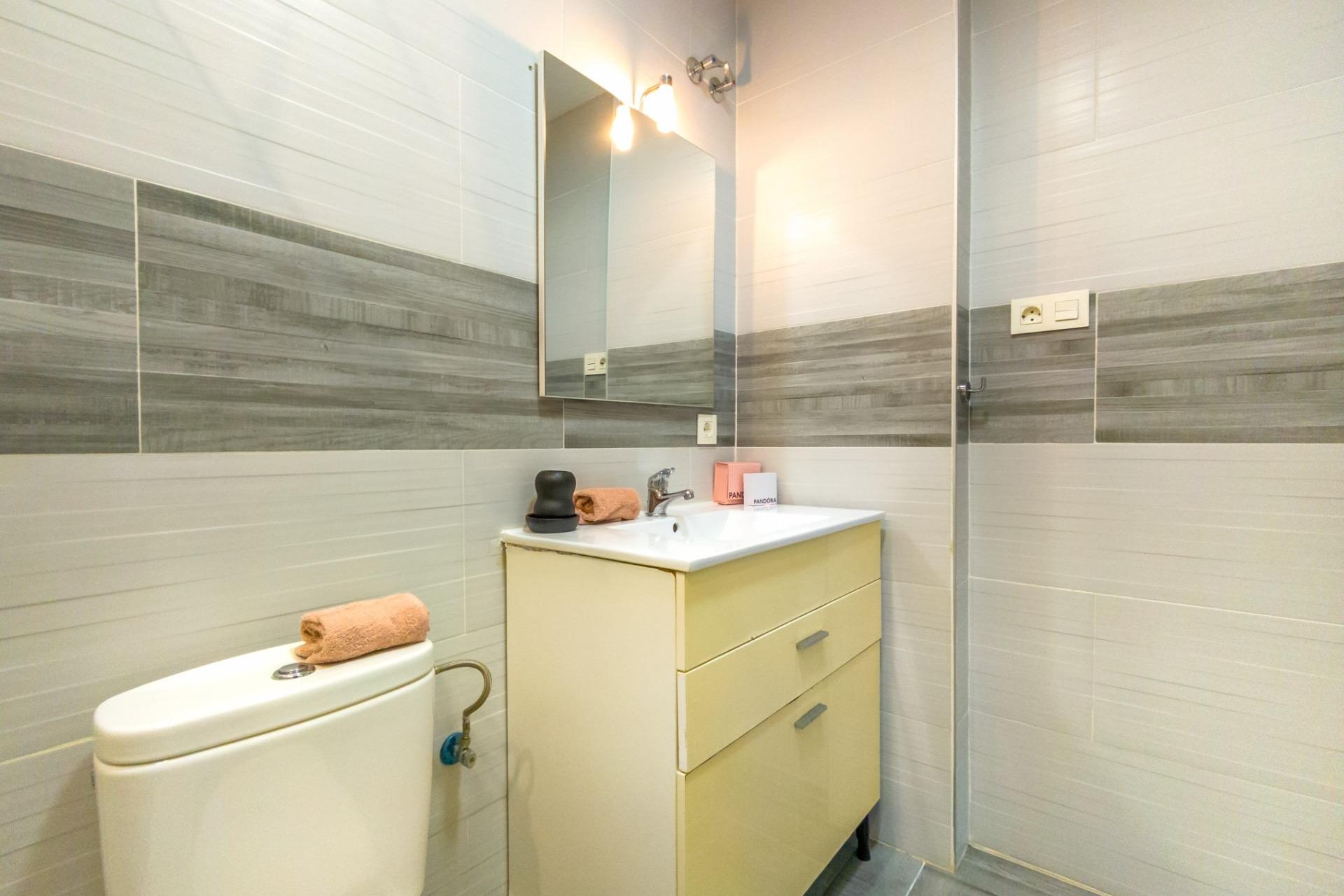 Herverkoop - Appartement -
Torrevieja - Estacion De Autobuses