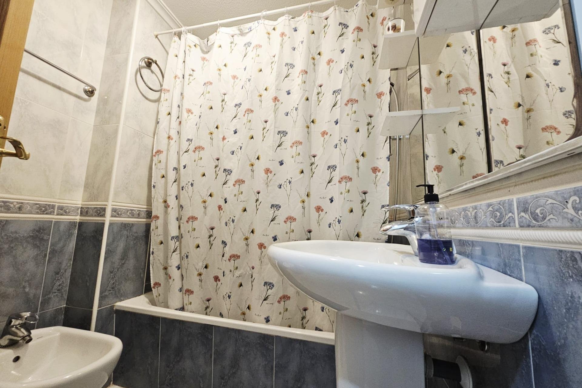 Herverkoop - Appartement -
Torrevieja - Estacion De Autobuses