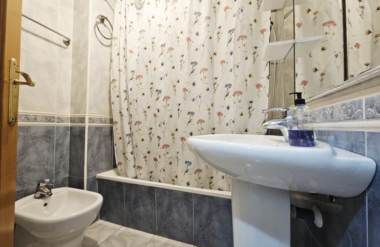 Herverkoop - Appartement -
Torrevieja - Estacion De Autobuses