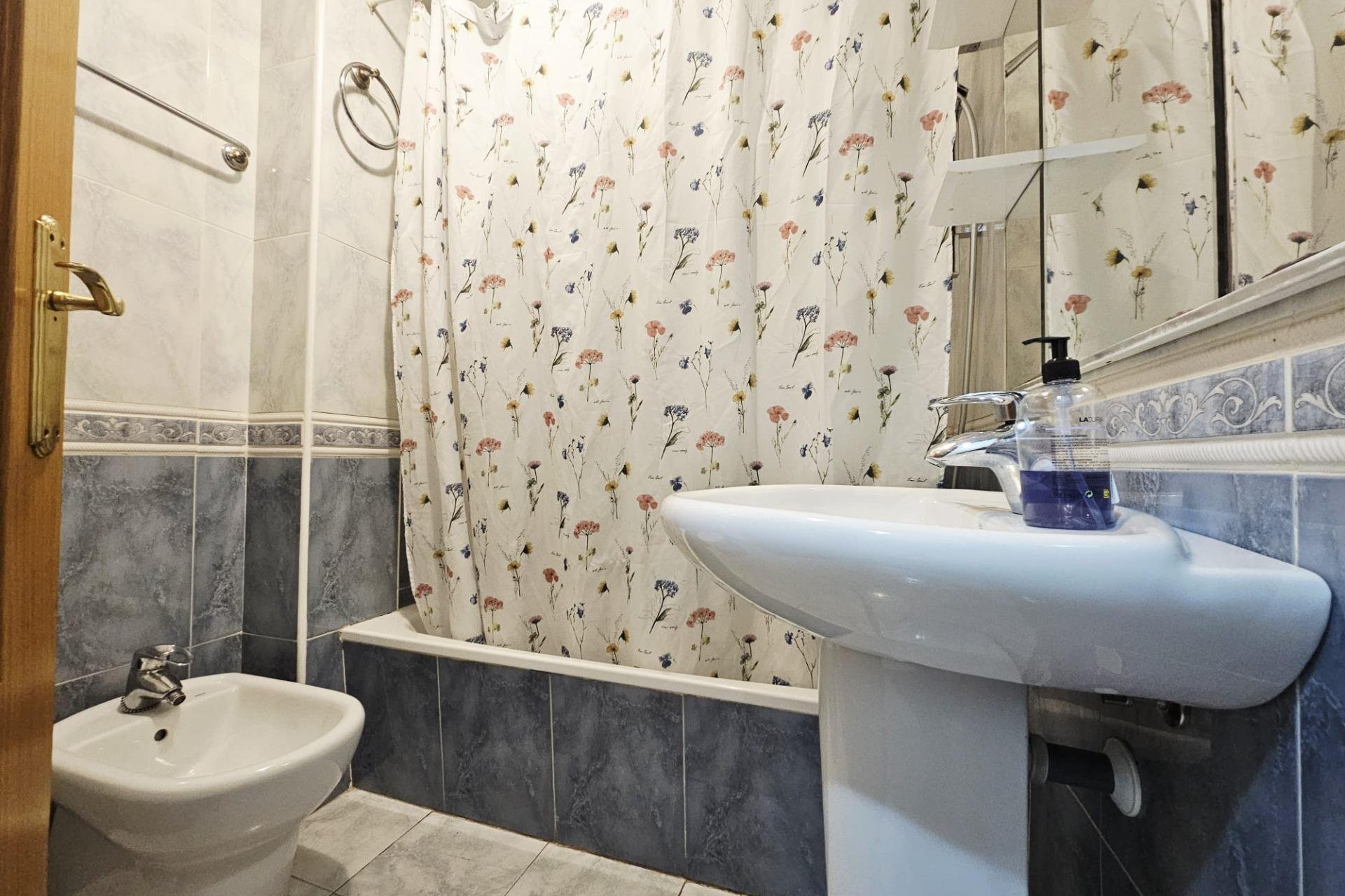 Herverkoop - Appartement -
Torrevieja - Estacion De Autobuses