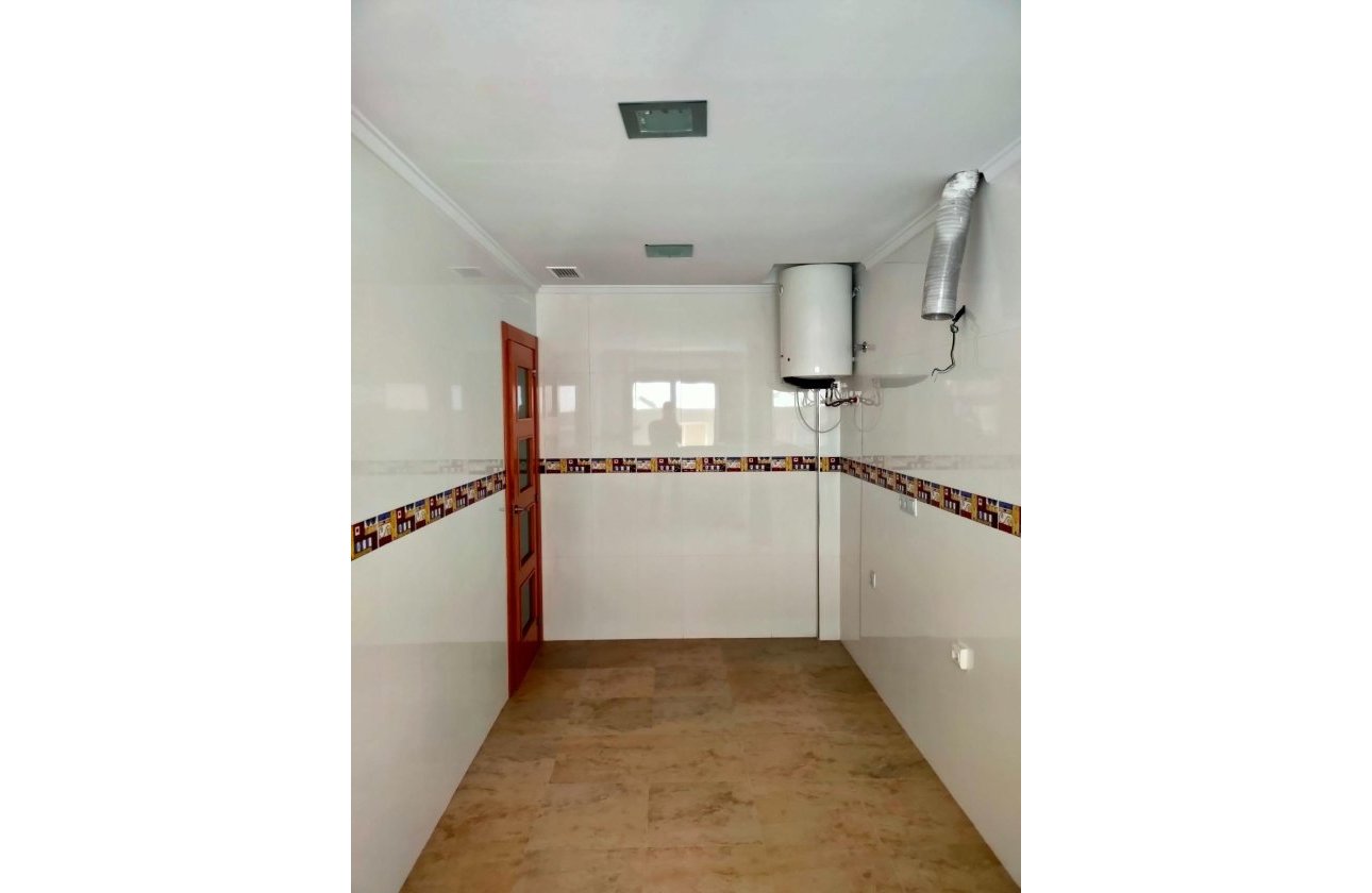 Herverkoop - Appartement -
Torrevieja - Estacion De Autobuses