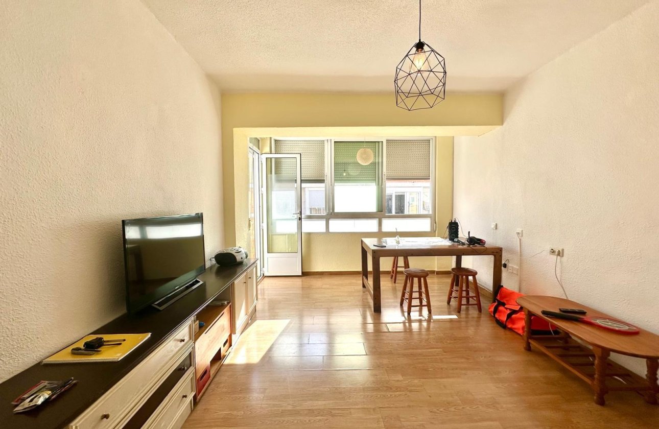 Herverkoop - Appartement -
Torrevieja - Estacion De Autobuses