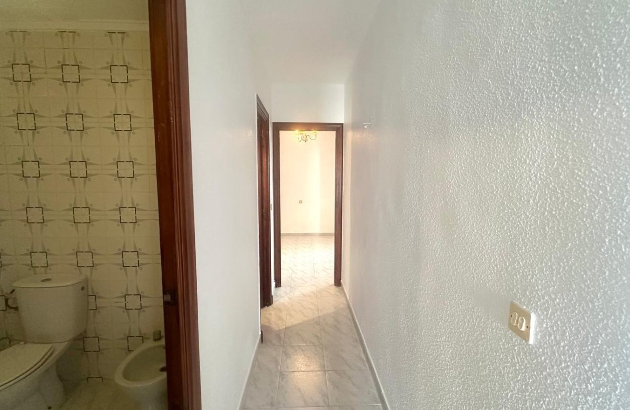 Herverkoop - Appartement -
Torrevieja - Estacion De Autobuses