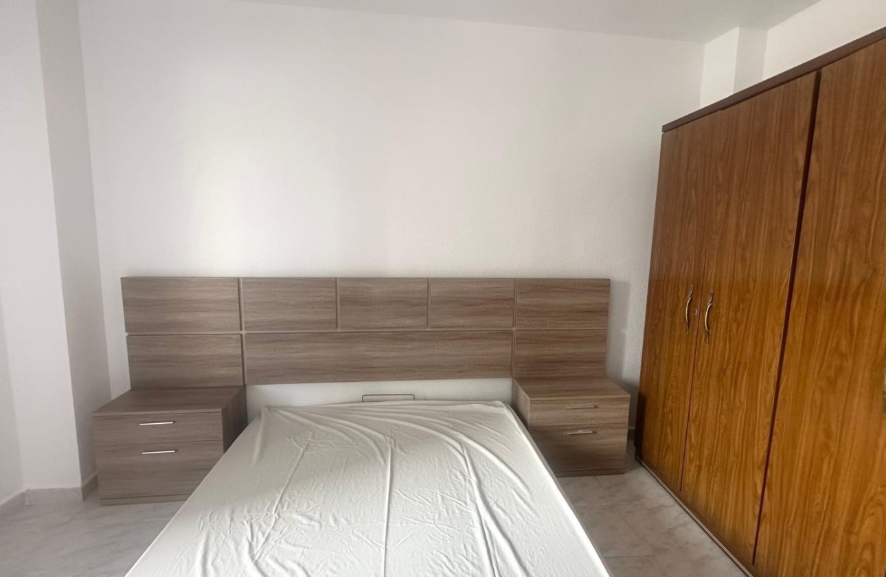 Herverkoop - Appartement -
Torrevieja - Estacion De Autobuses