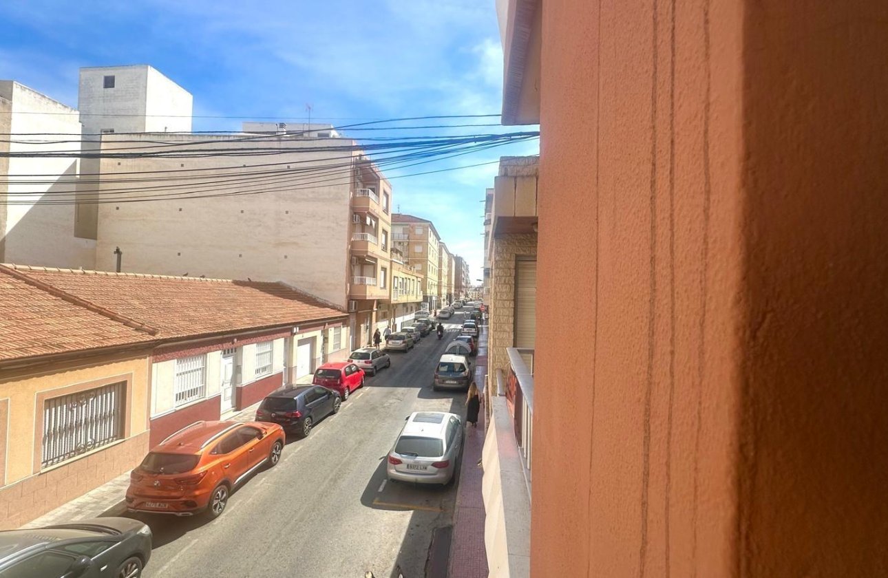 Herverkoop - Appartement -
Torrevieja - Estacion De Autobuses