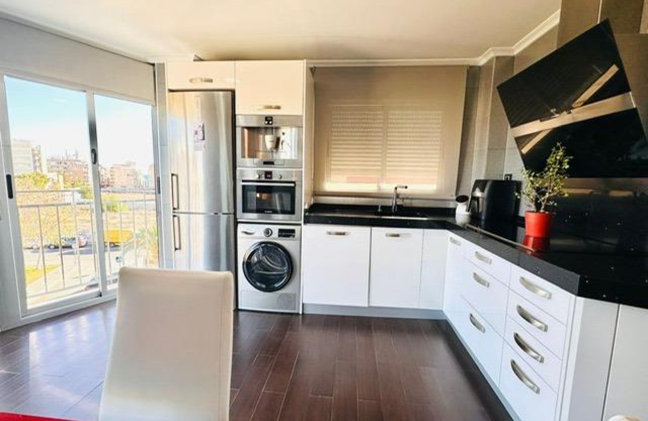 Herverkoop - Appartement -
Torrevieja - Estacion De Autobuses