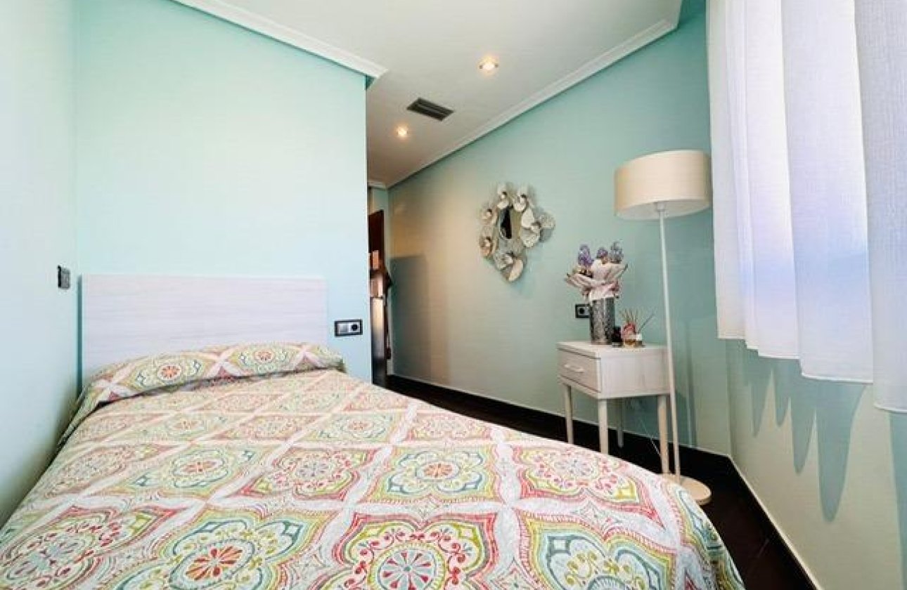 Herverkoop - Appartement -
Torrevieja - Estacion De Autobuses