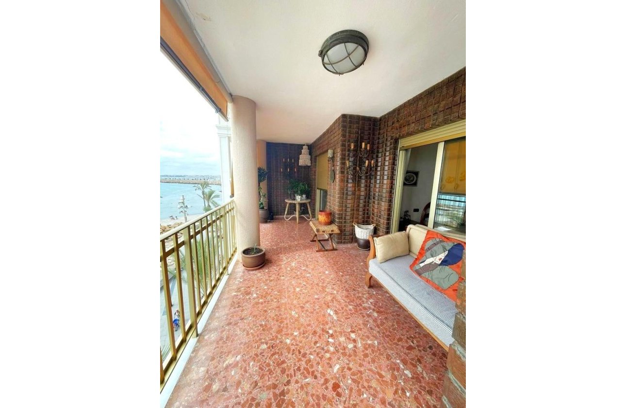 Herverkoop - Appartement -
Torrevieja - Estacion De Autobuses