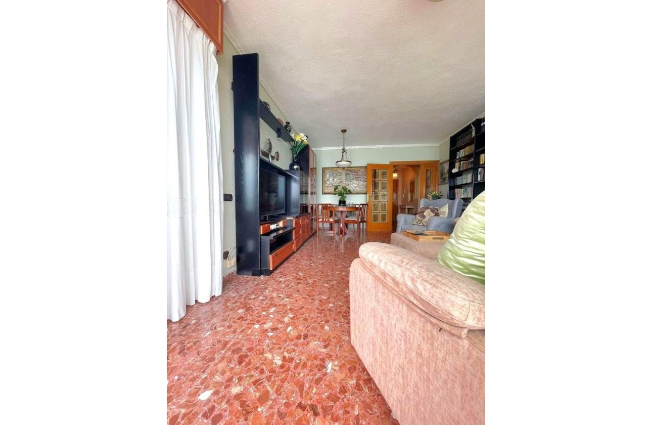 Herverkoop - Appartement -
Torrevieja - Estacion De Autobuses