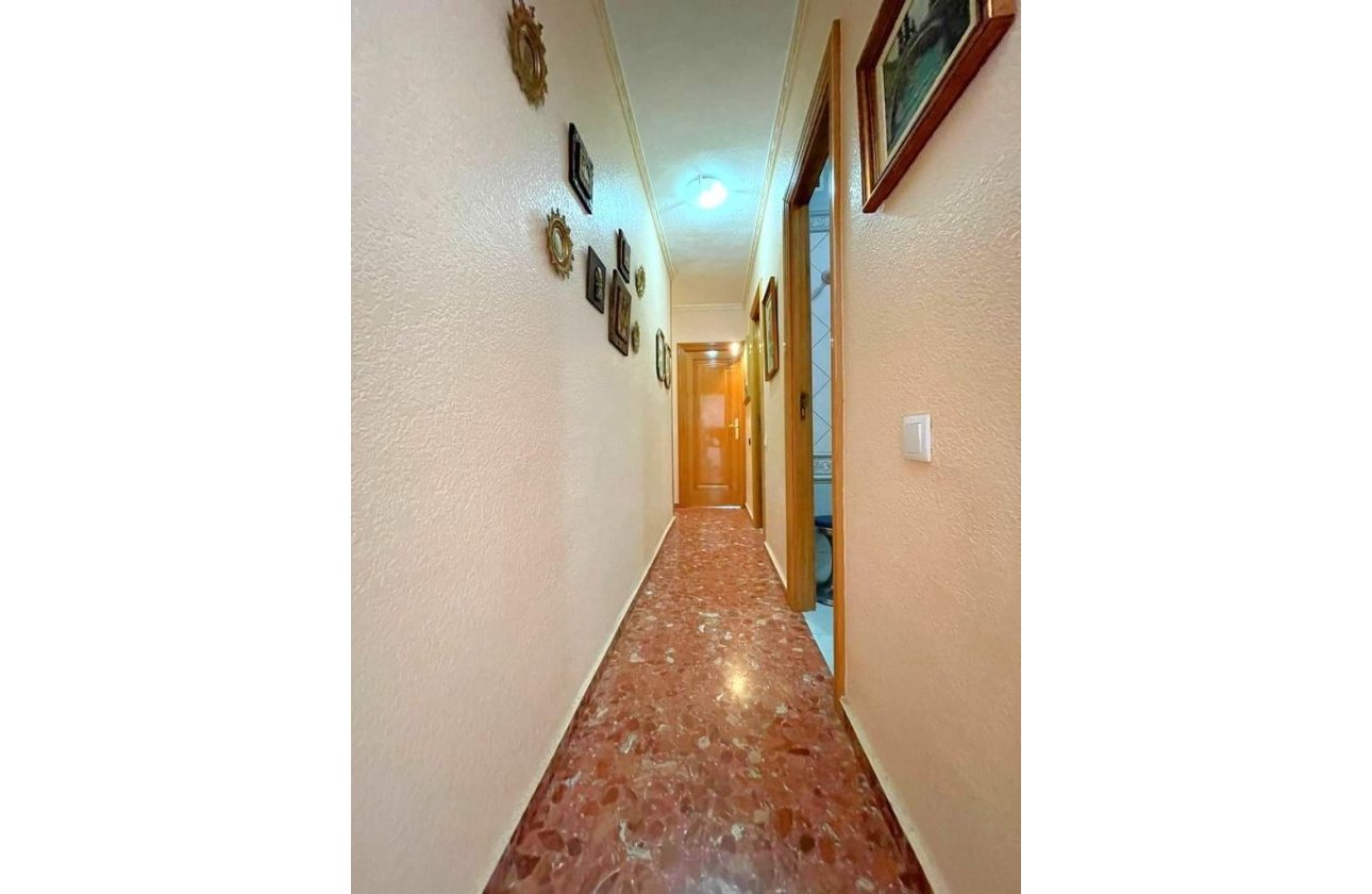 Herverkoop - Appartement -
Torrevieja - Estacion De Autobuses