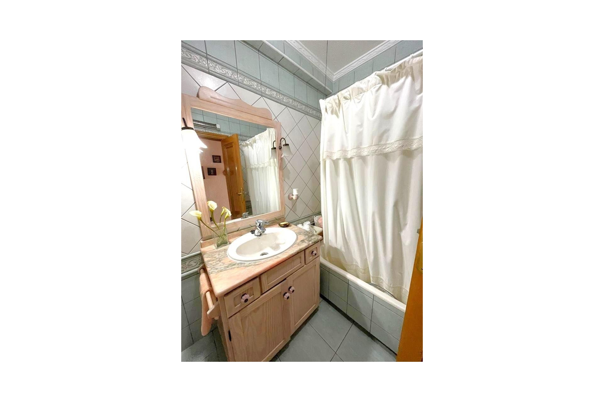 Herverkoop - Appartement -
Torrevieja - Estacion De Autobuses