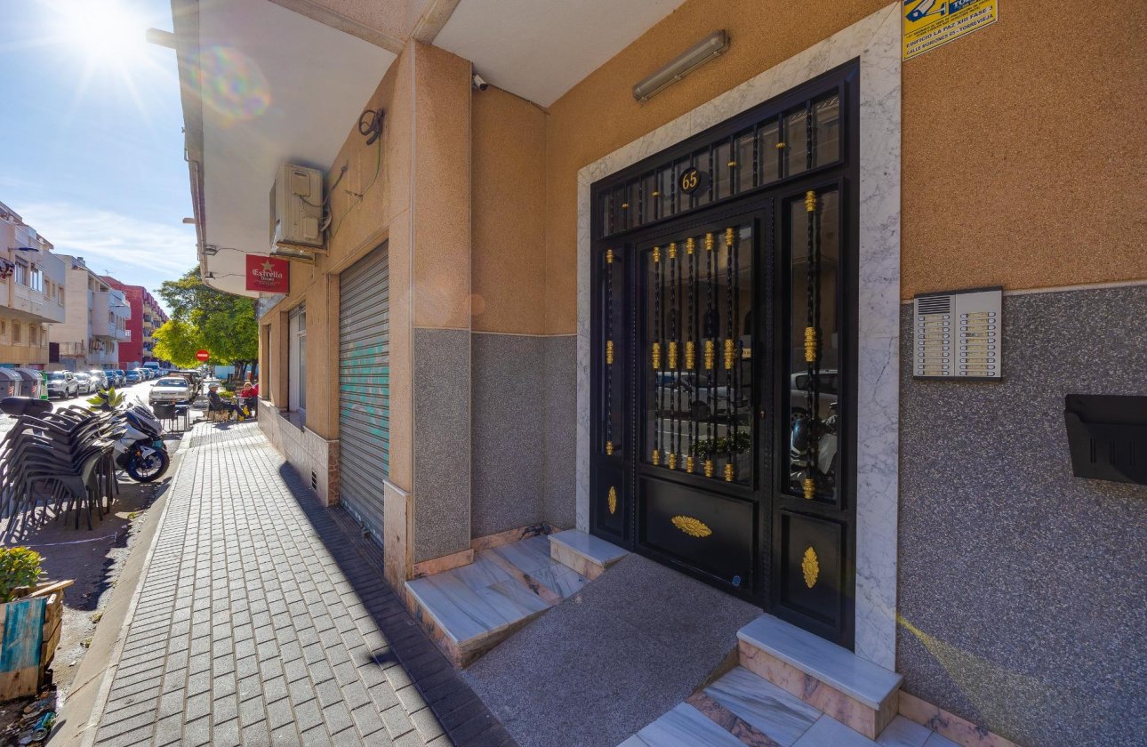 Herverkoop - Appartement -
Torrevieja - Estacion De Autobuses