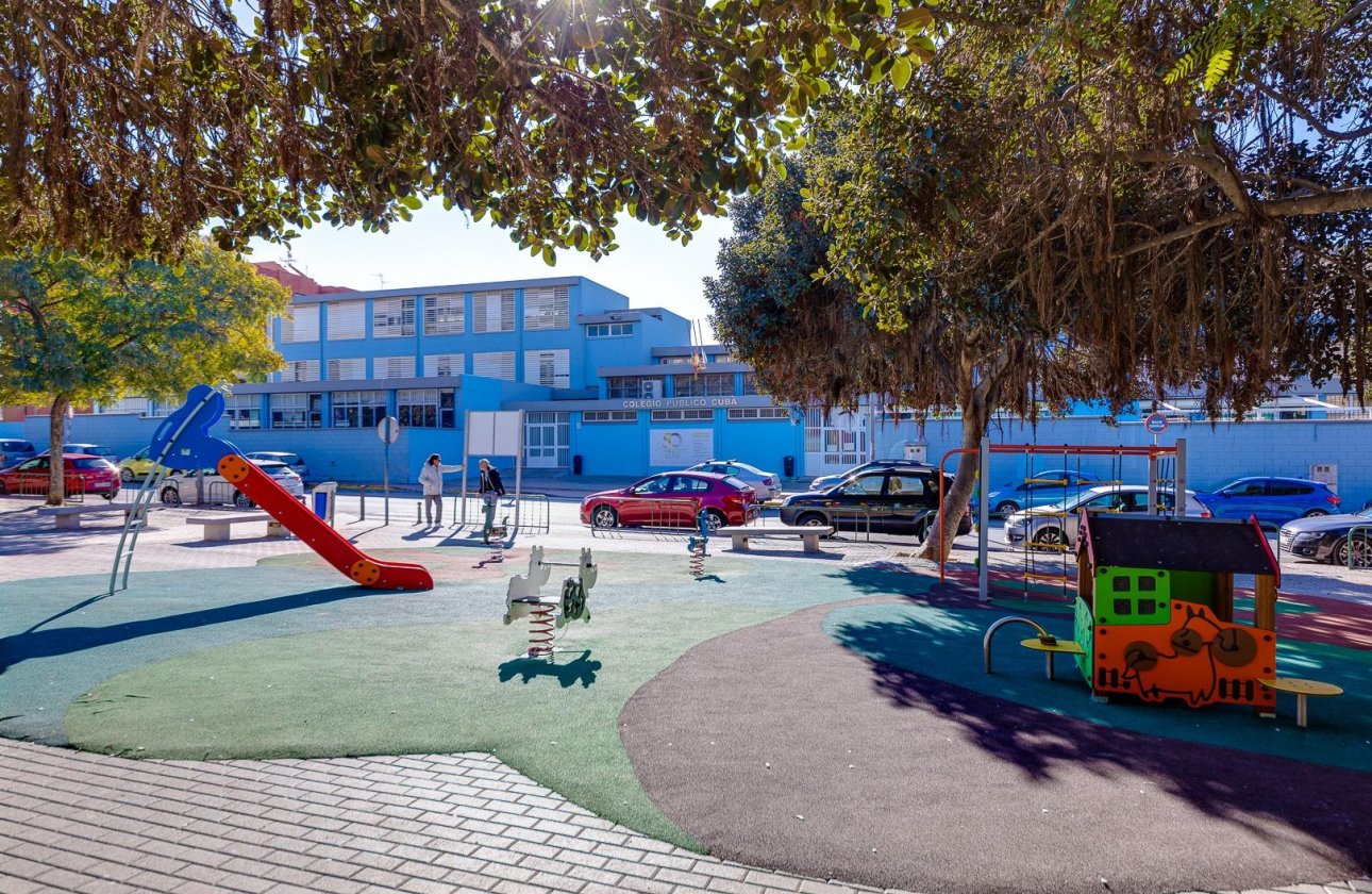 Herverkoop - Appartement -
Torrevieja - Estacion De Autobuses