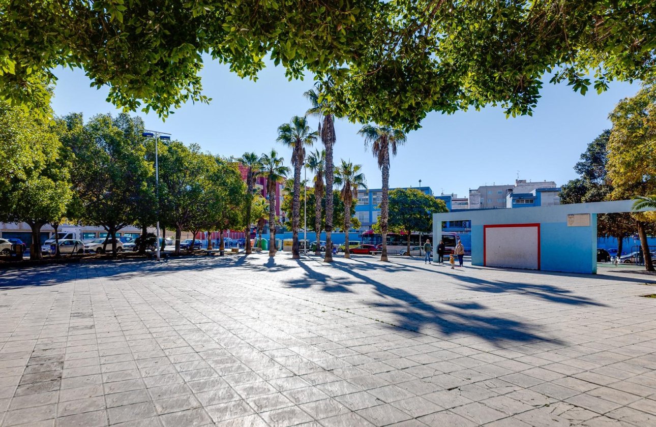 Herverkoop - Appartement -
Torrevieja - Estacion De Autobuses