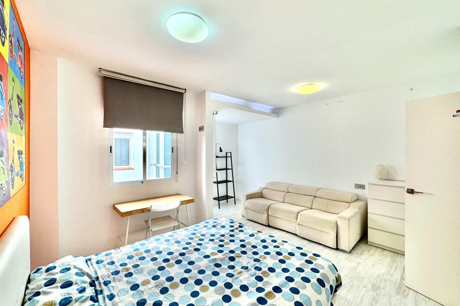 Herverkoop - Appartement -
Torrevieja - Estacion De Autobuses