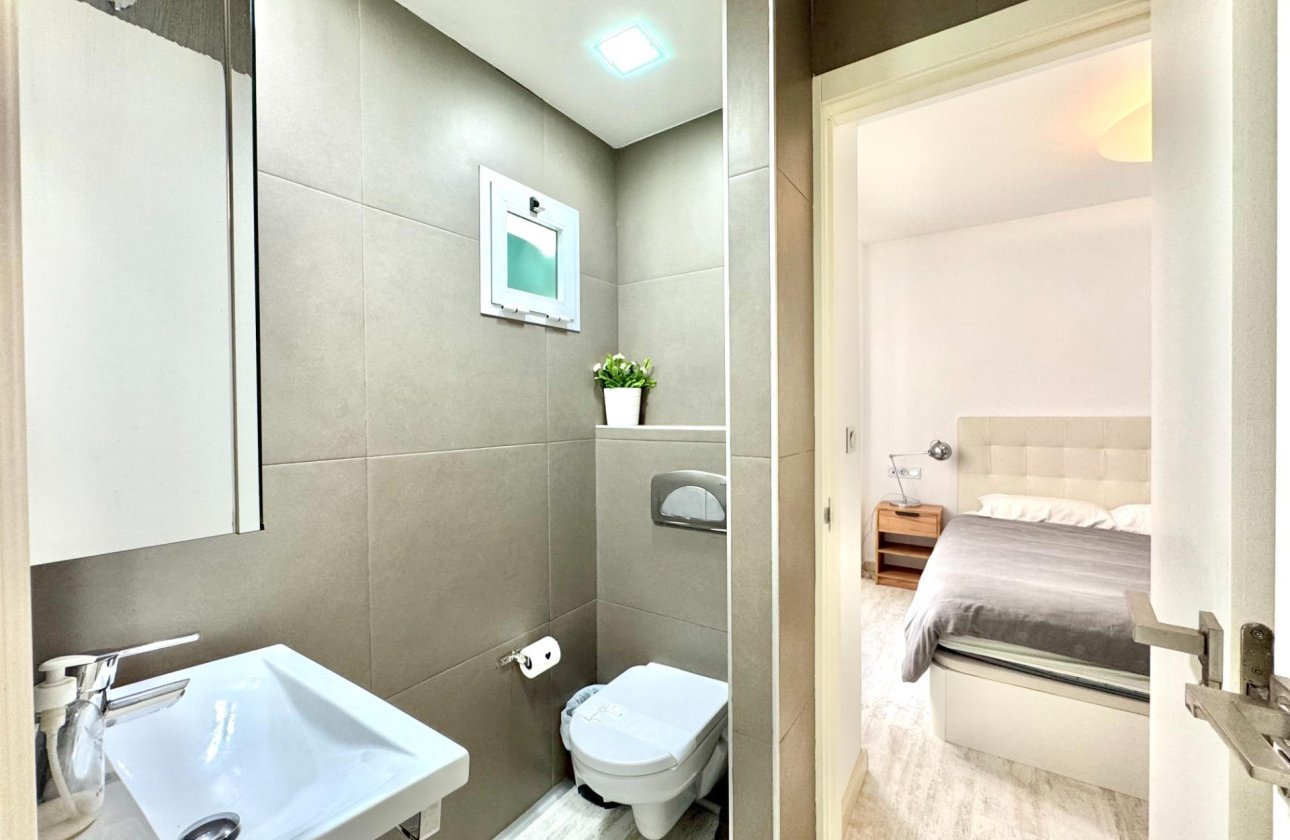 Herverkoop - Appartement -
Torrevieja - Estacion De Autobuses