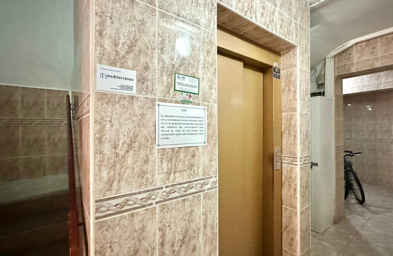 Herverkoop - Appartement -
Torrevieja - Estacion De Autobuses