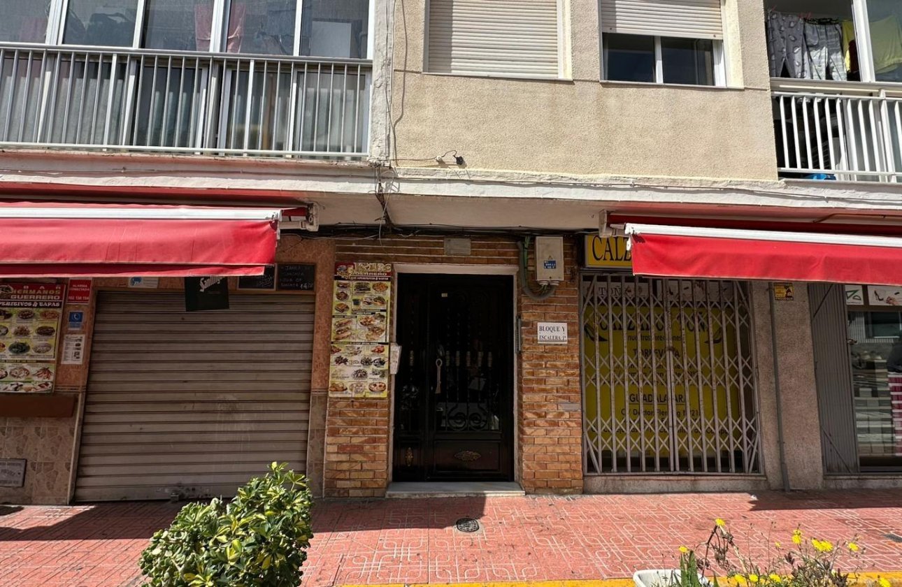 Herverkoop - Appartement -
Torrevieja - Estacion De Autobuses