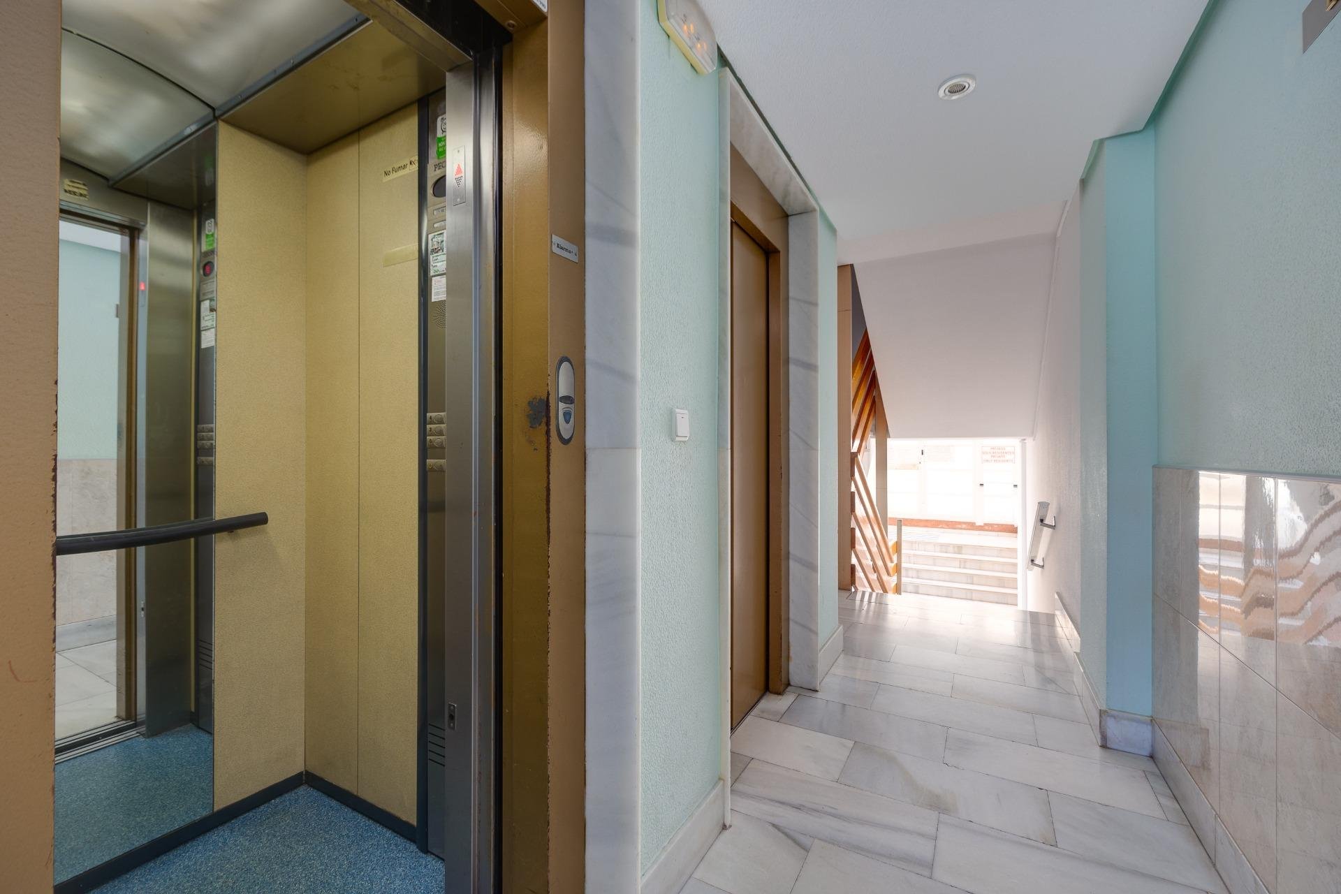 Herverkoop - Appartement -
Torrevieja - Estacion De Autobuses