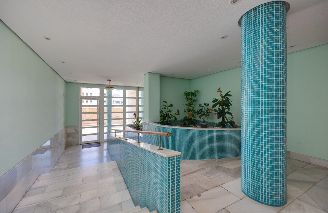 Herverkoop - Appartement -
Torrevieja - Estacion De Autobuses