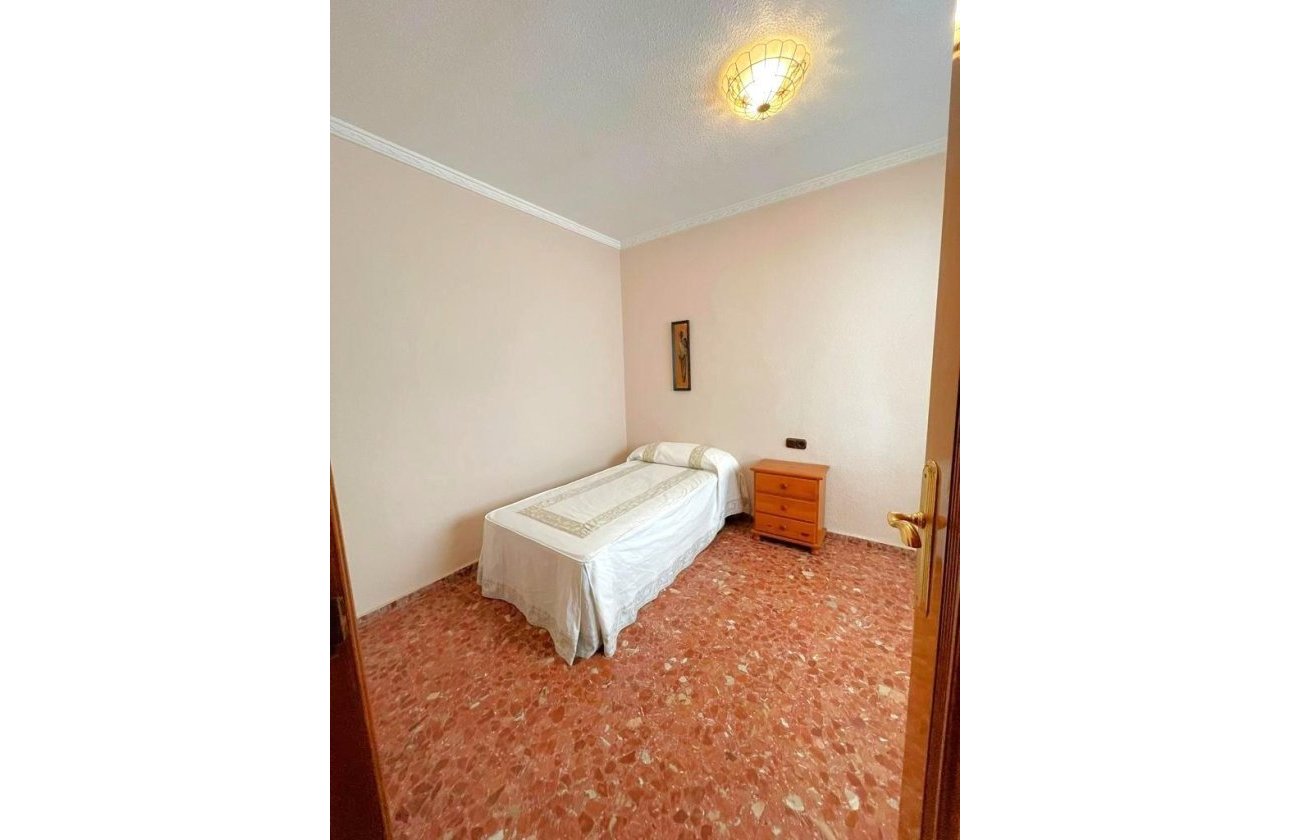 Herverkoop - Appartement -
Torrevieja - Estacion De Autobuses