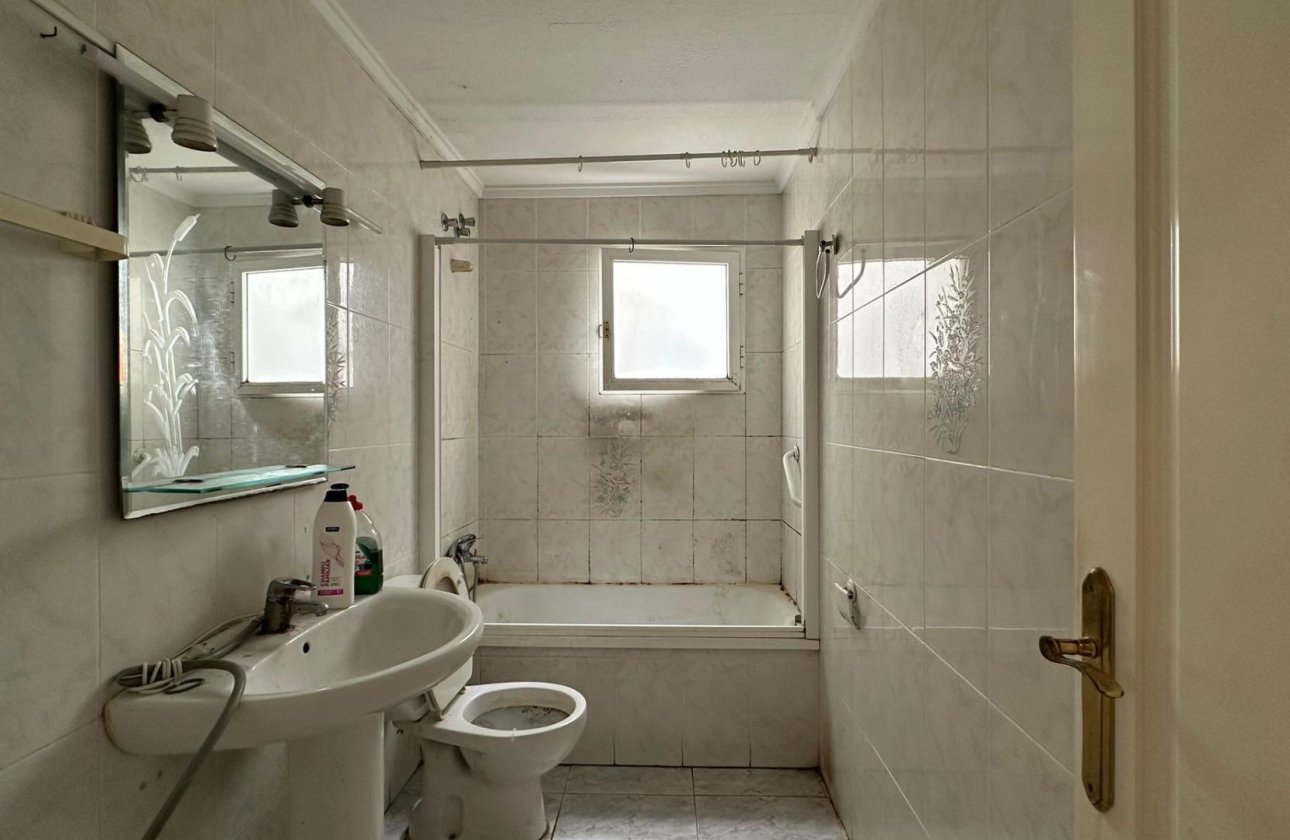 Herverkoop - Appartement -
Torrevieja - Estacion De Autobuses