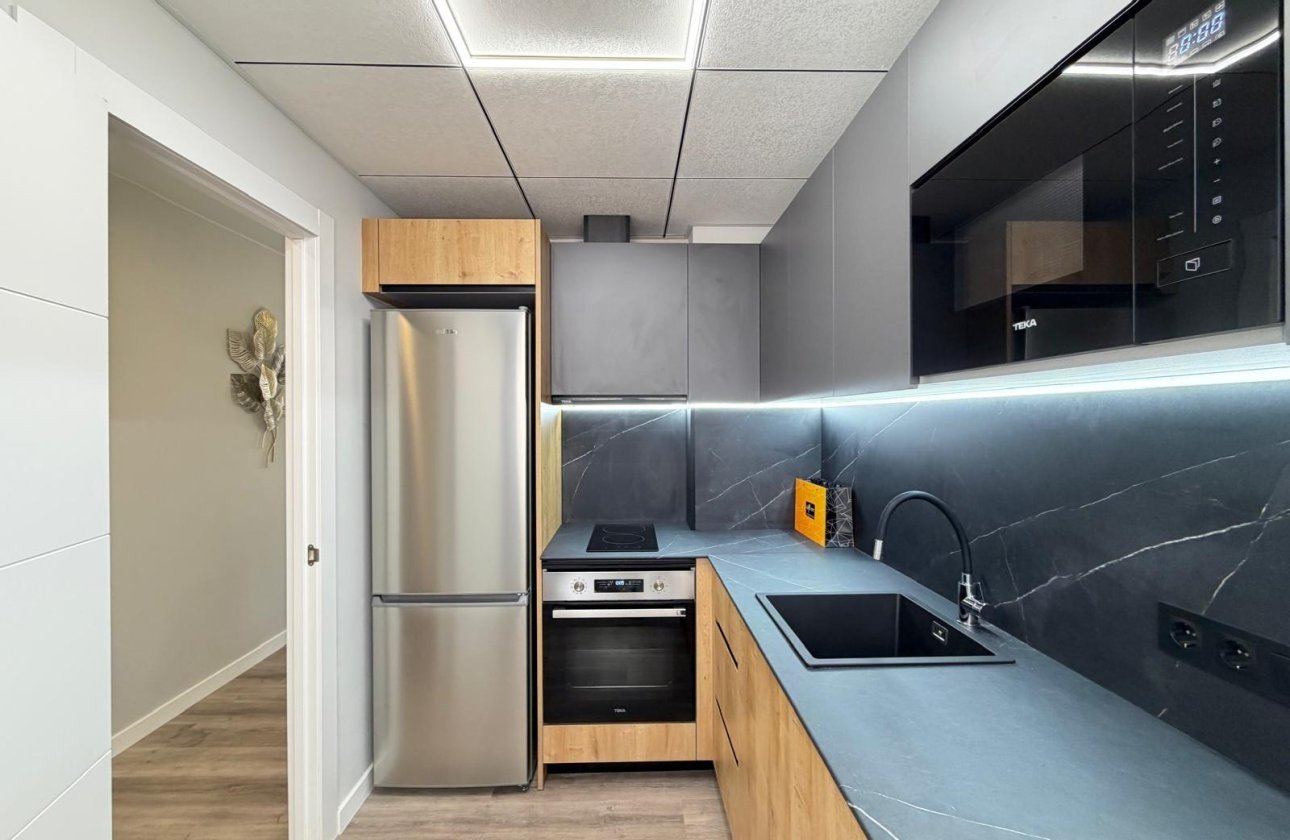 Herverkoop - Appartement -
Torrevieja - Estacion De Autobuses