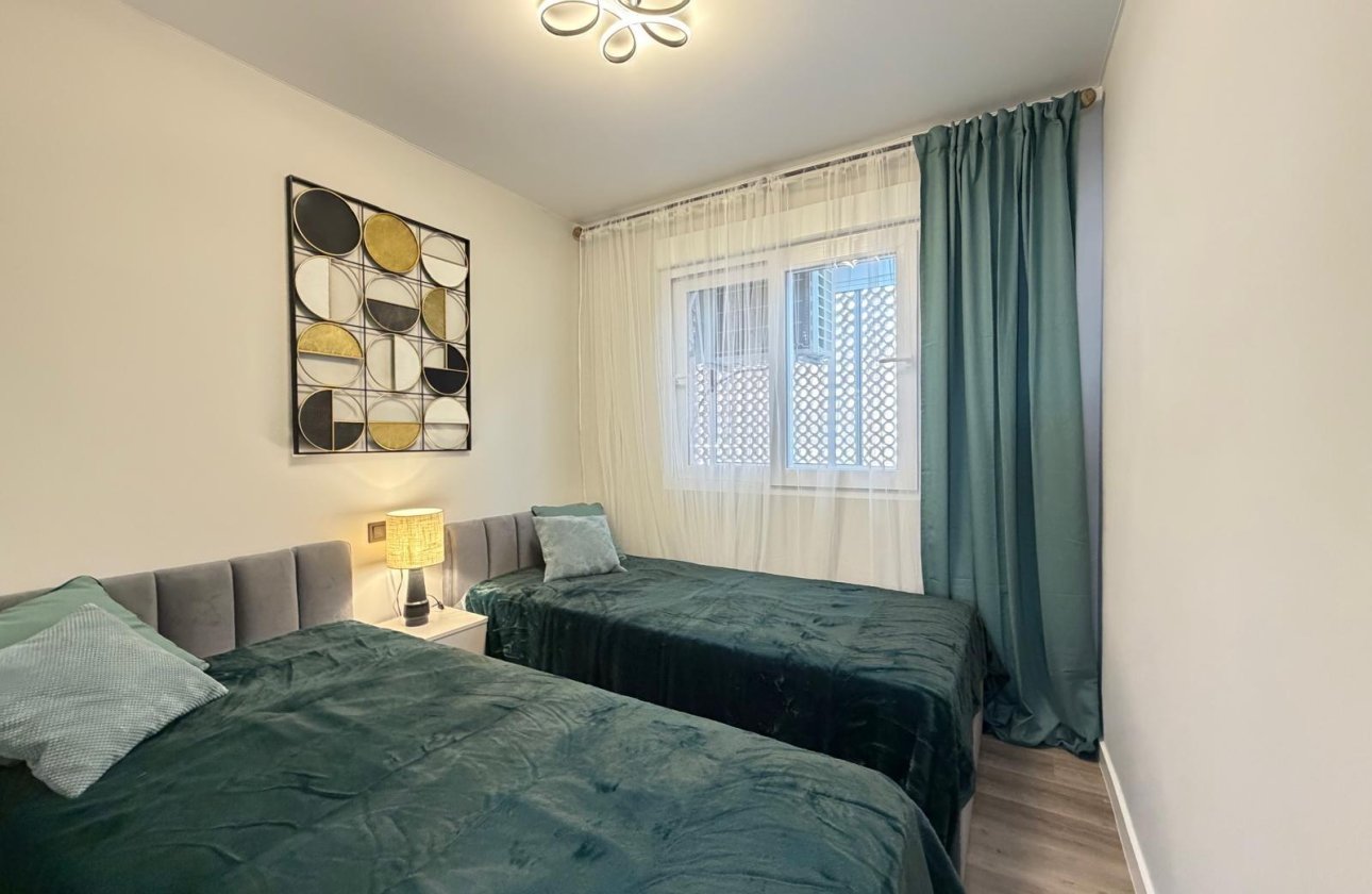 Herverkoop - Appartement -
Torrevieja - Estacion De Autobuses