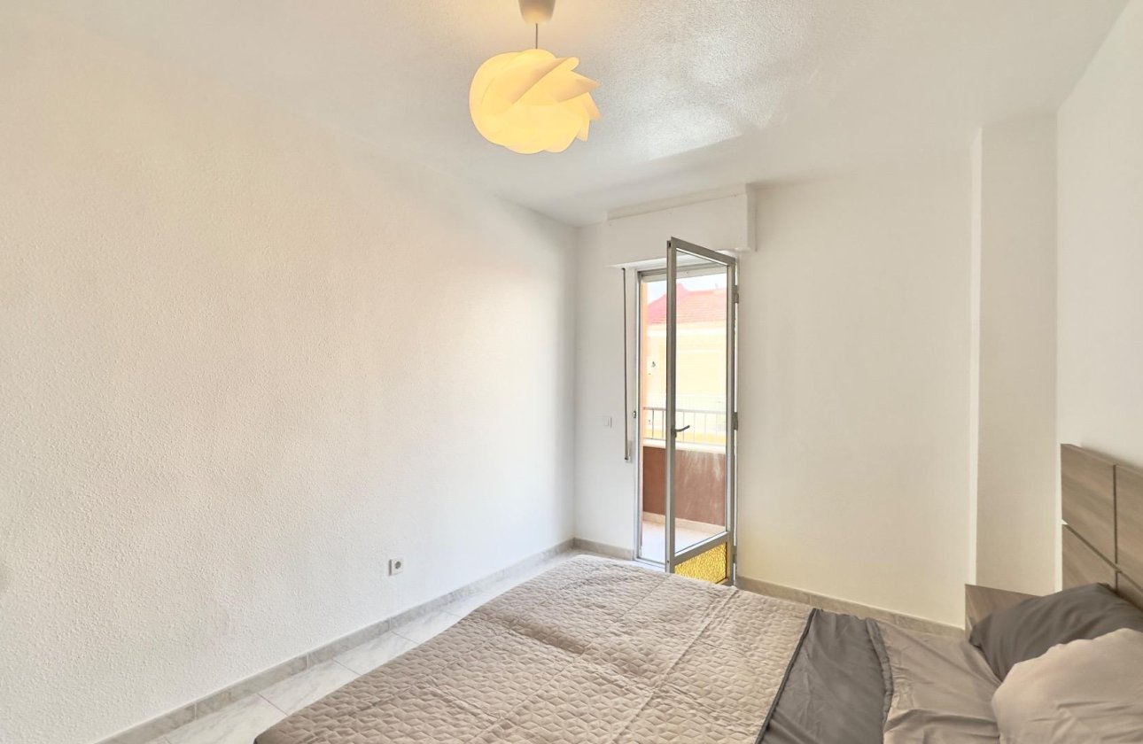 Herverkoop - Appartement -
Torrevieja - Estacion De Autobuses