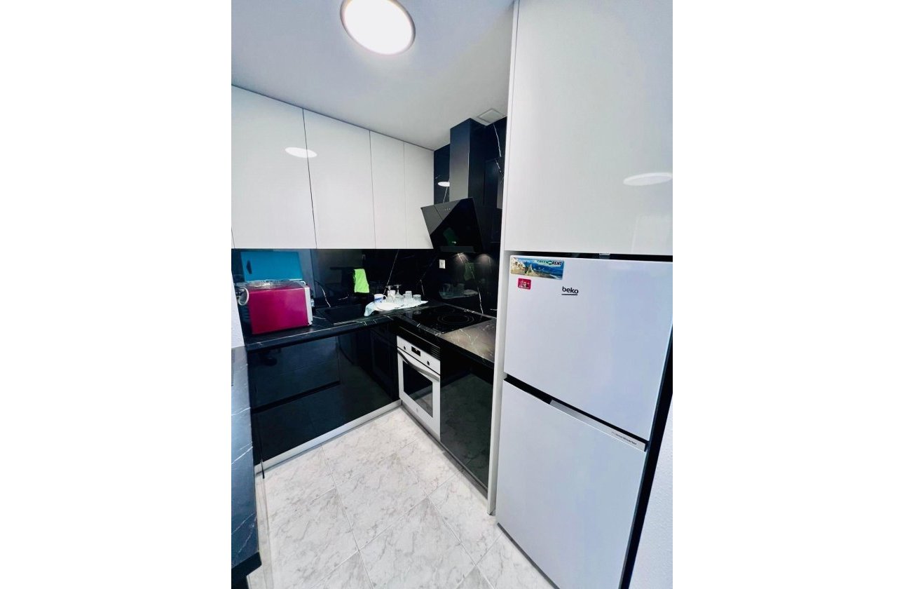 Herverkoop - Appartement -
Torrevieja - Estacion De Autobuses