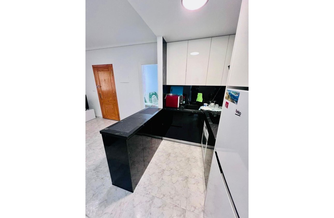 Herverkoop - Appartement -
Torrevieja - Estacion De Autobuses