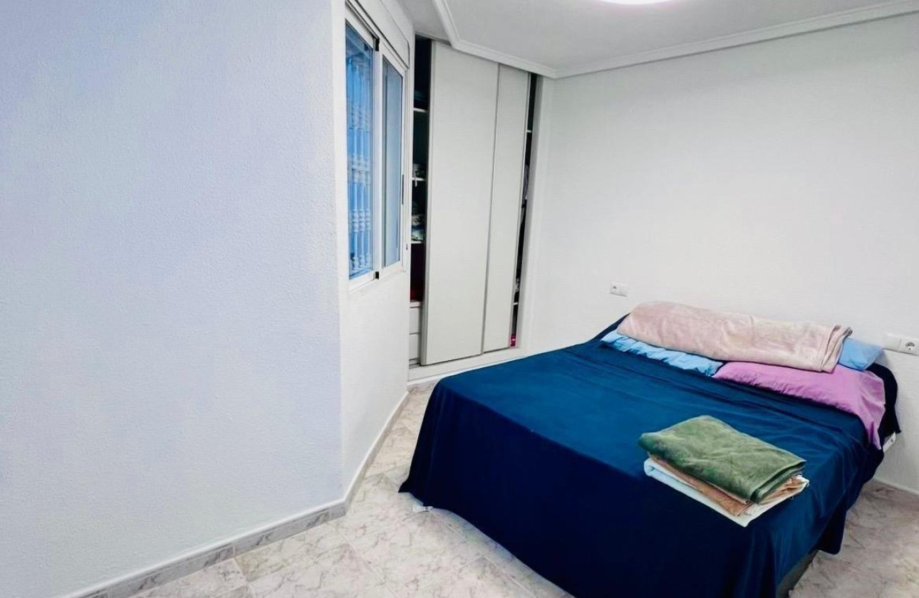 Herverkoop - Appartement -
Torrevieja - Estacion De Autobuses