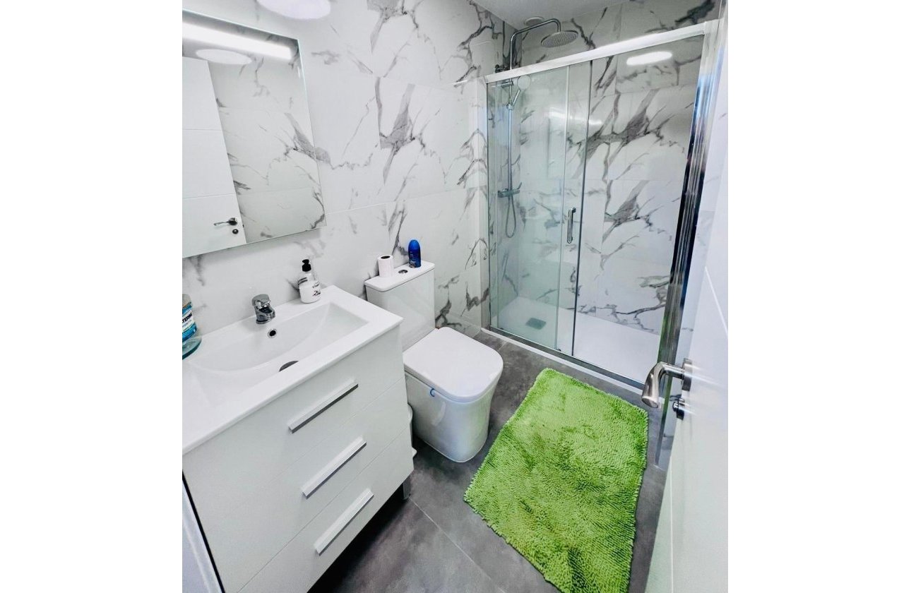 Herverkoop - Appartement -
Torrevieja - Estacion De Autobuses