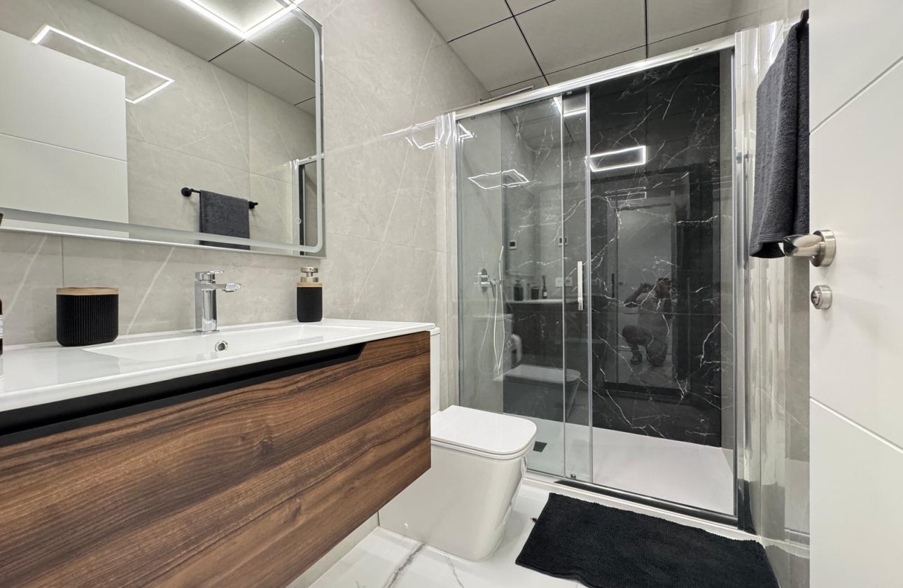 Herverkoop - Appartement -
Torrevieja - Estacion De Autobuses