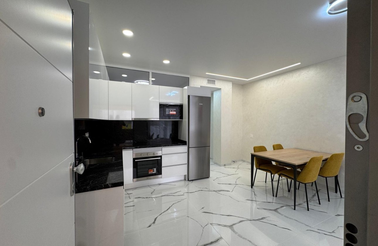 Herverkoop - Appartement -
Torrevieja - Estacion De Autobuses