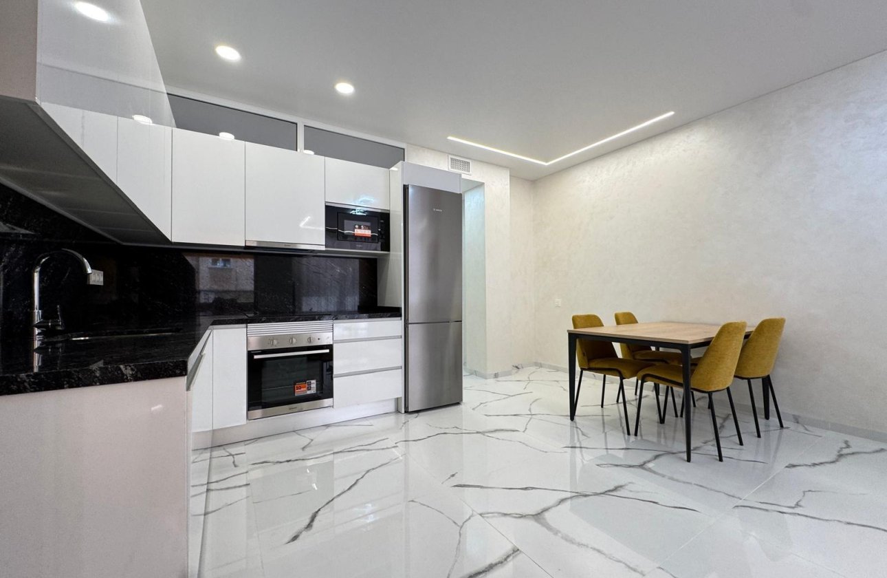 Herverkoop - Appartement -
Torrevieja - Estacion De Autobuses
