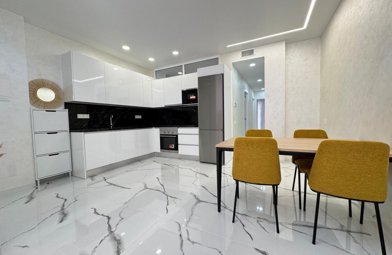 Herverkoop - Appartement -
Torrevieja - Estacion De Autobuses