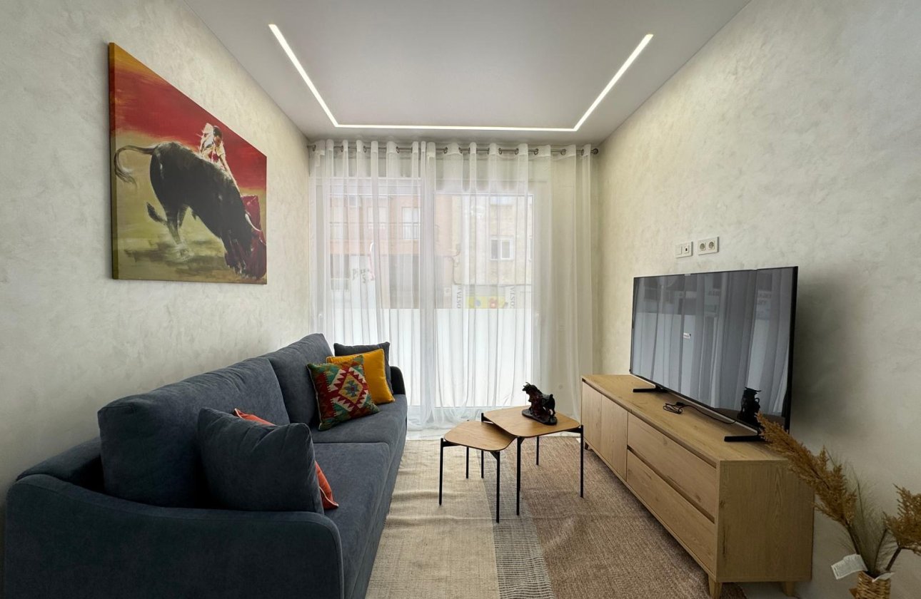 Herverkoop - Appartement -
Torrevieja - Estacion De Autobuses