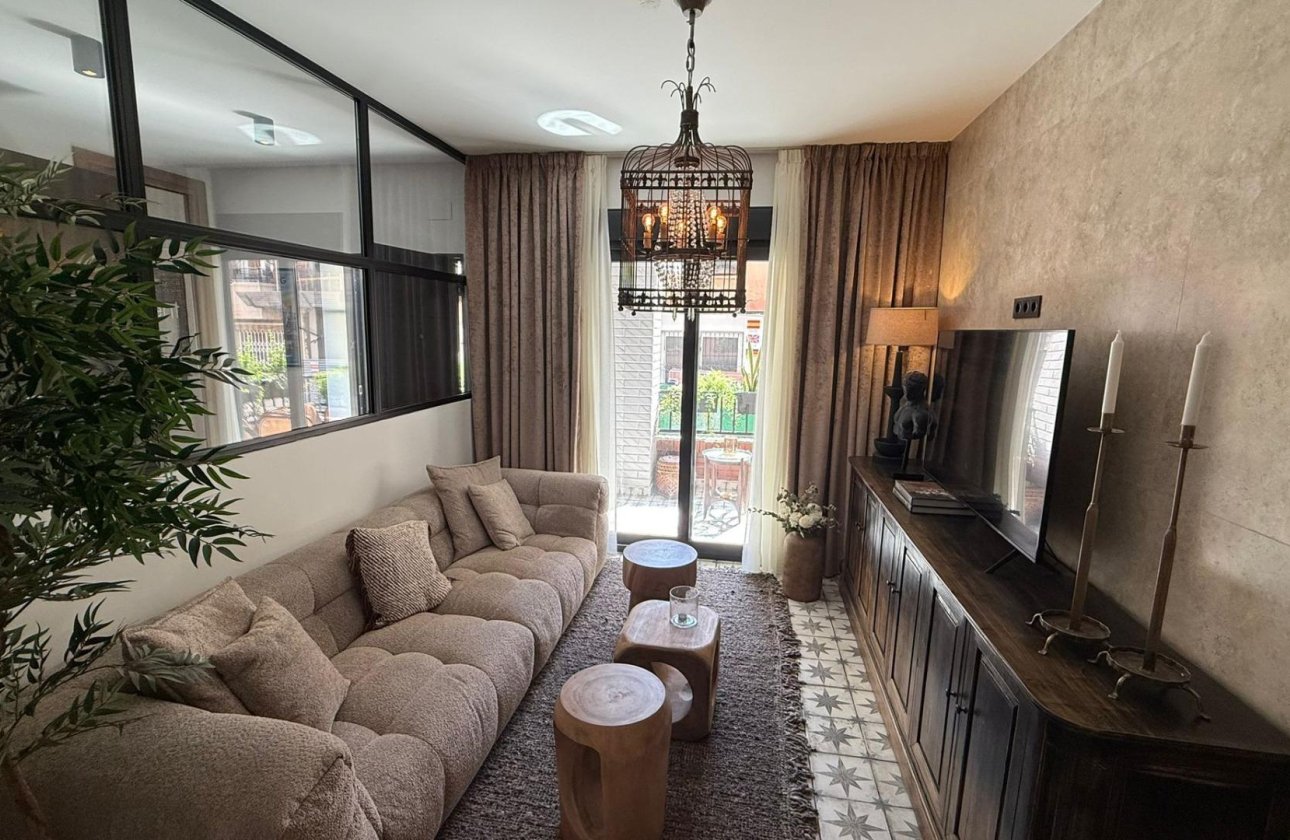 Herverkoop - Appartement -
Torrevieja - Estacion De Autobuses