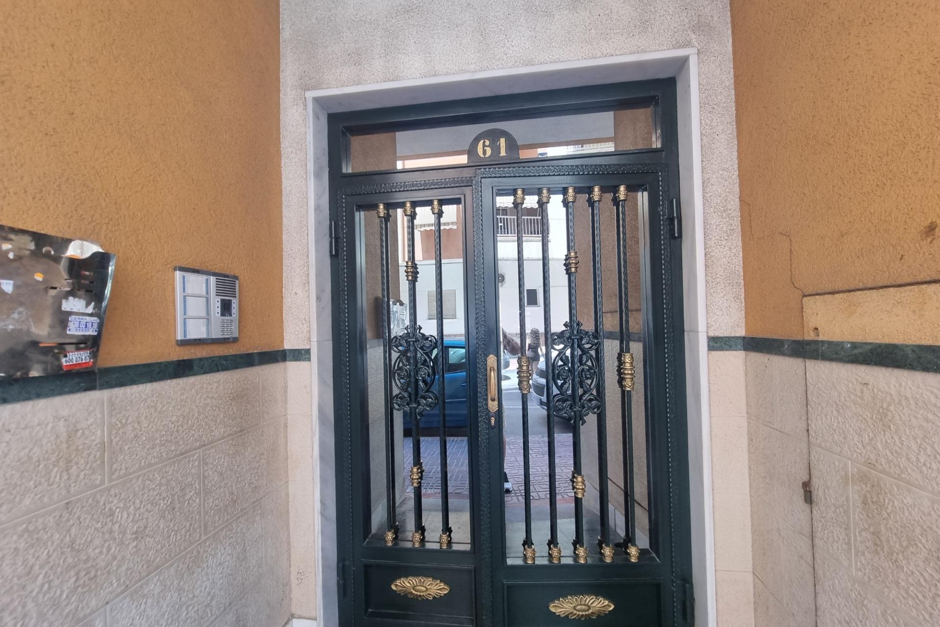 Herverkoop - Appartement -
Torrevieja - Estacion De Autobuses