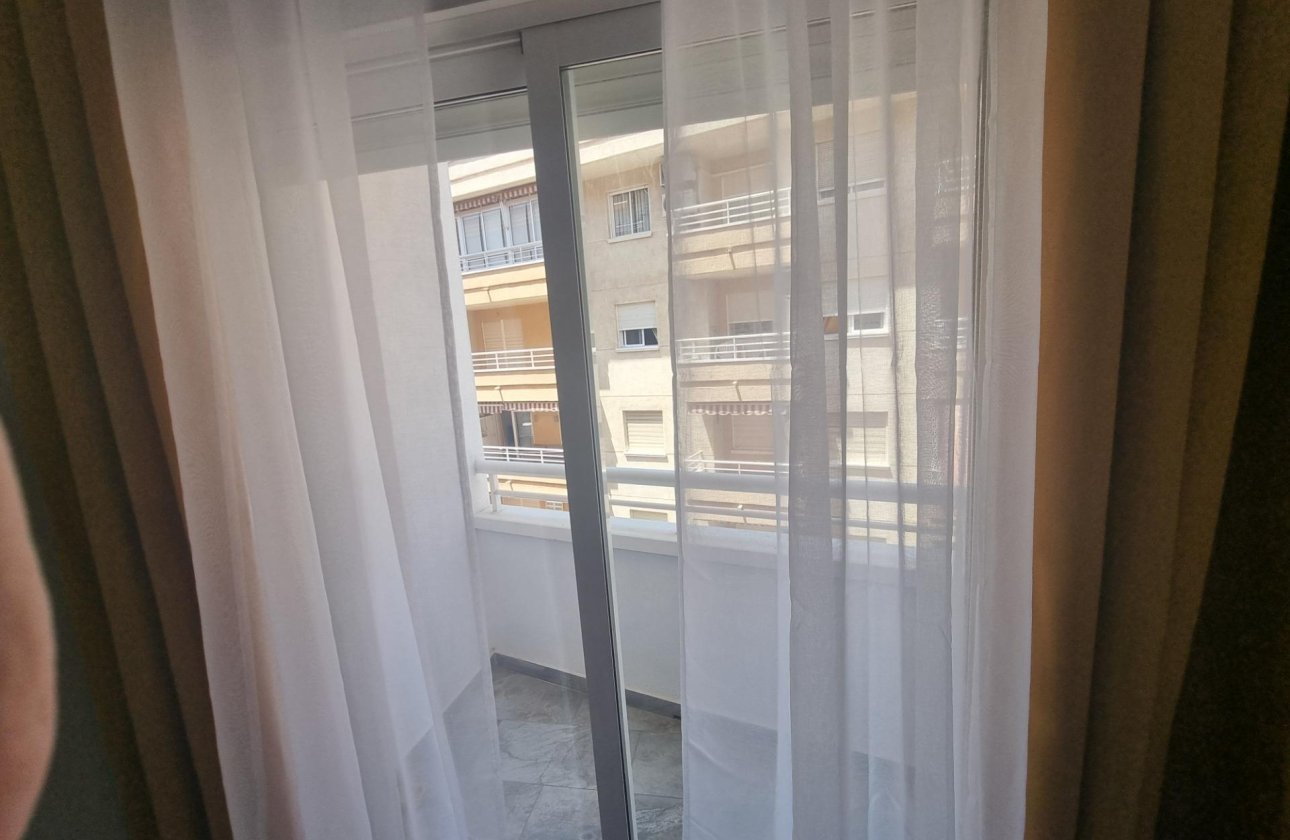 Herverkoop - Appartement -
Torrevieja - Estacion De Autobuses