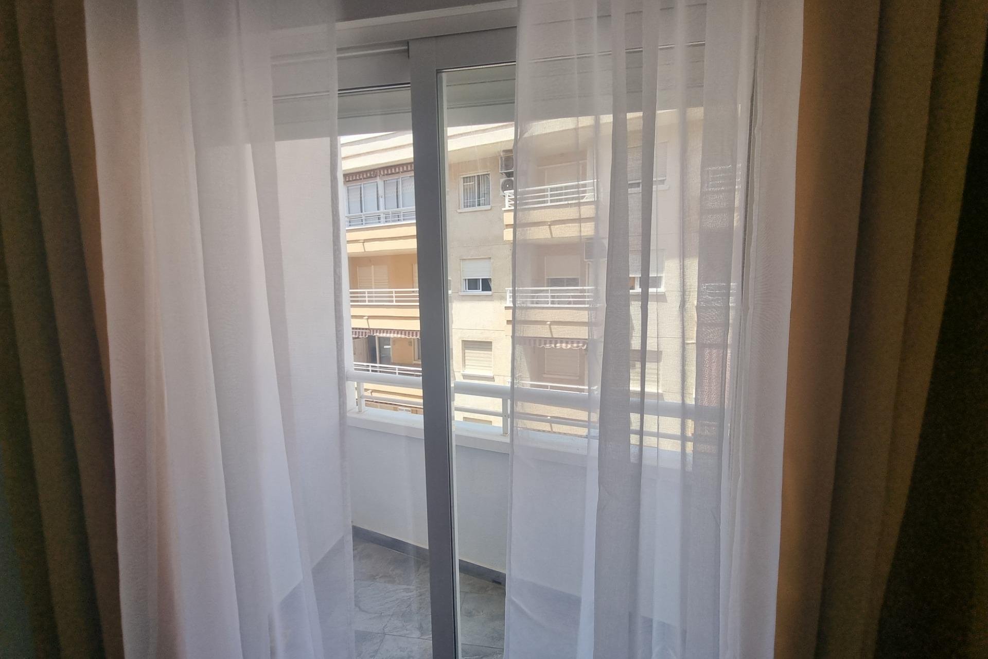 Herverkoop - Appartement -
Torrevieja - Estacion De Autobuses