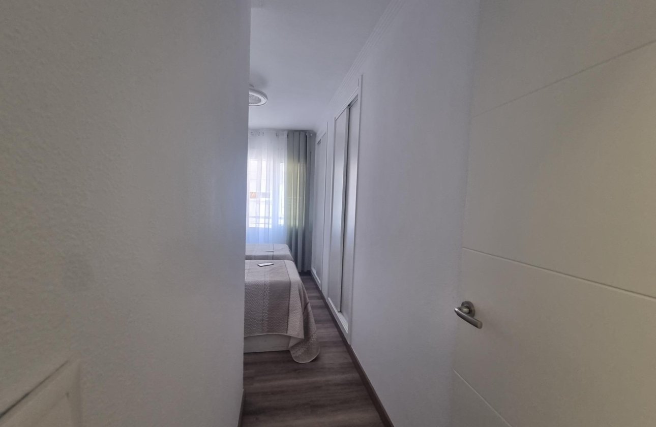 Herverkoop - Appartement -
Torrevieja - Estacion De Autobuses