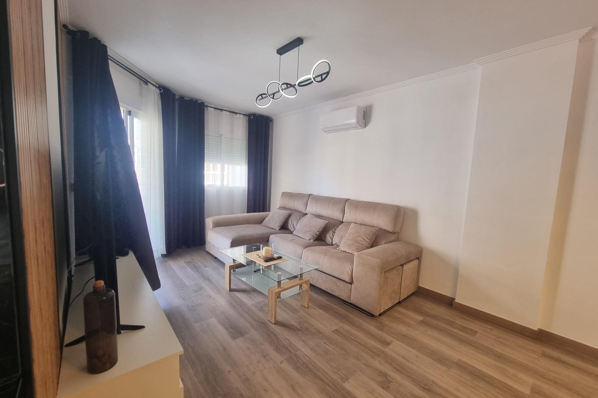 Herverkoop - Appartement -
Torrevieja - Estacion De Autobuses