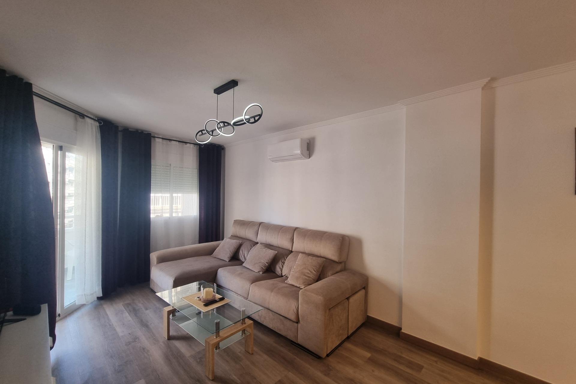 Herverkoop - Appartement -
Torrevieja - Estacion De Autobuses